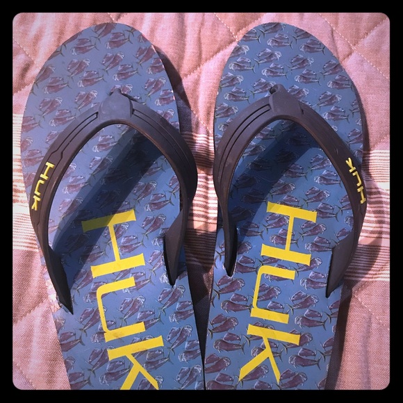 huk men's flip flops